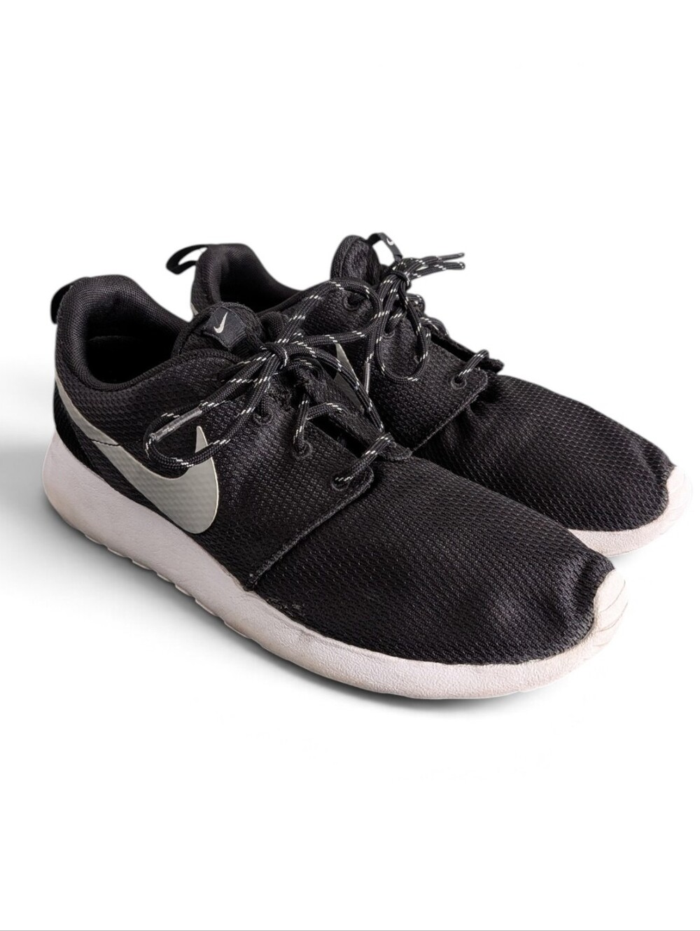 Nike Roshe Run Black / Metallic Platinum / White Sneakers
